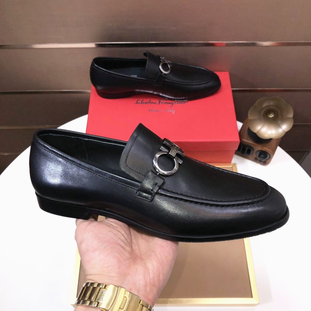 Ferragamo Black Ring-Hardware Loafers